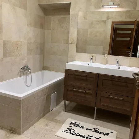 Vendeghaz A Foutcan بيت ضيافة ميسكولك