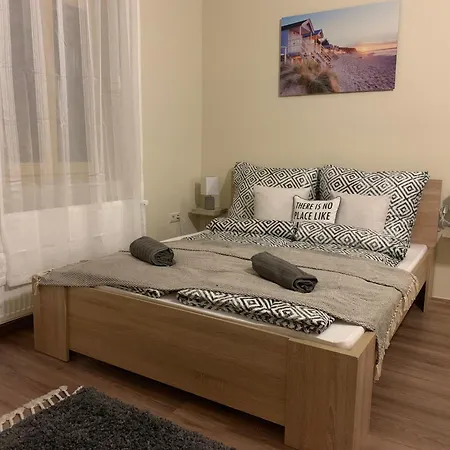 Vendeghaz A Foutcan 3*